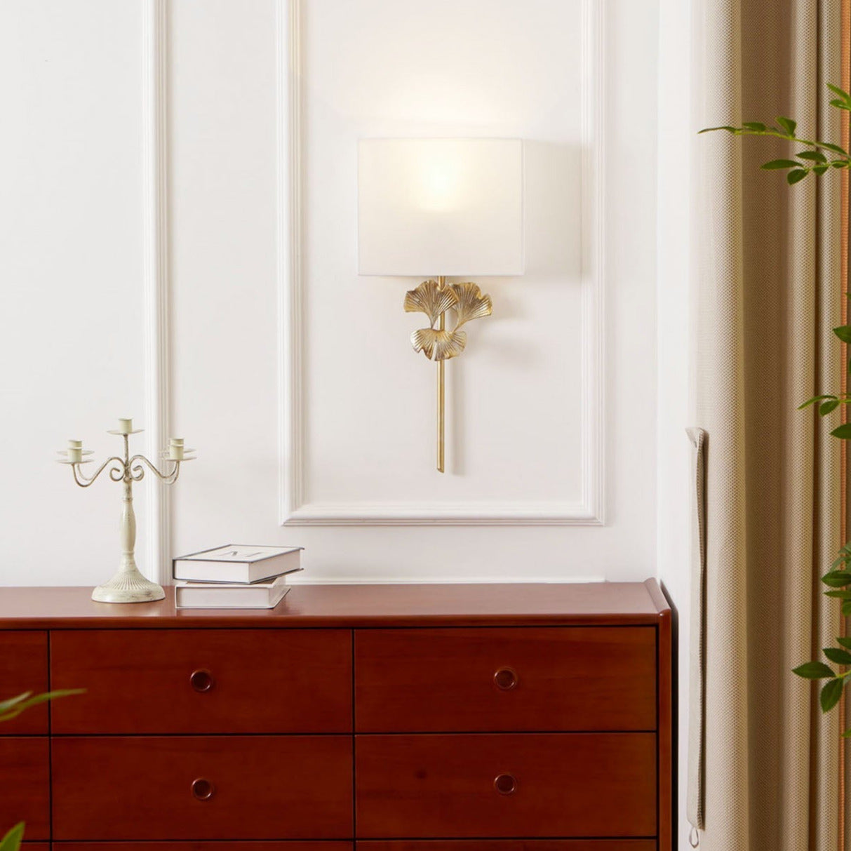 Wandlamp Art Deco met Ginkgoblad Sculptuur en Rechthoekige Kap