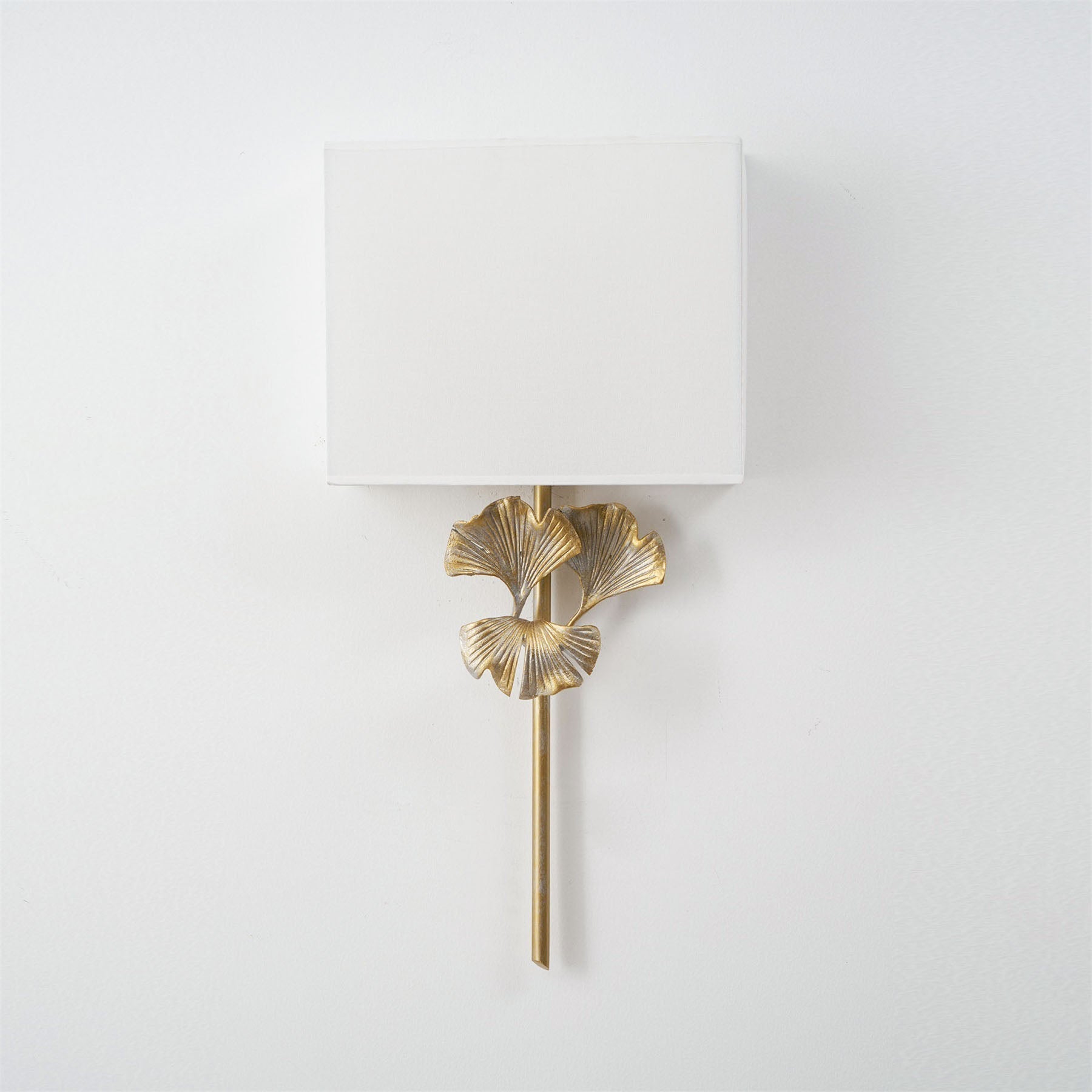 Wandlamp Art Deco met Ginkgoblad Sculptuur en Rechthoekige Kap