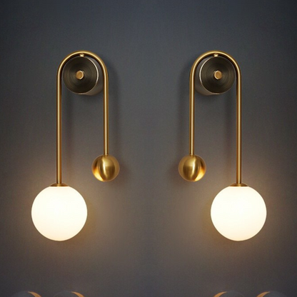 Wandlamp Art Deco met Glazen Bol en Messing Frame