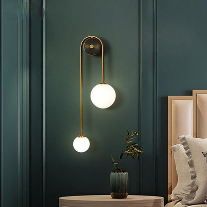 Wandlamp Art Deco met Glazen Bol en Messing Frame