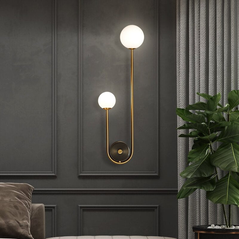 Wandlamp Art Deco met Glazen Bol en Messing Frame