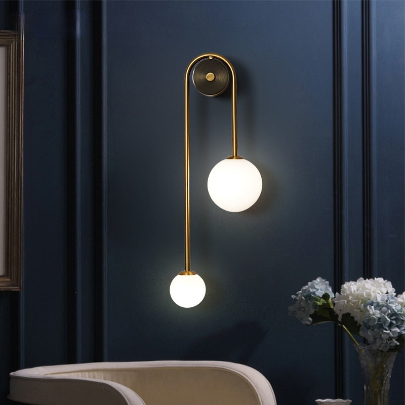 Wandlamp Art Deco met Glazen Bol en Messing Frame