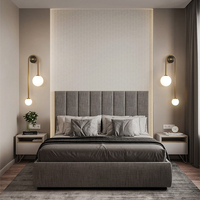 Wandlamp Art Deco met Glazen Bol en Messing Frame