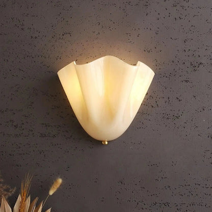 Wandlamp Art Deco met Golvende Glazen Kap in Schelpvorm