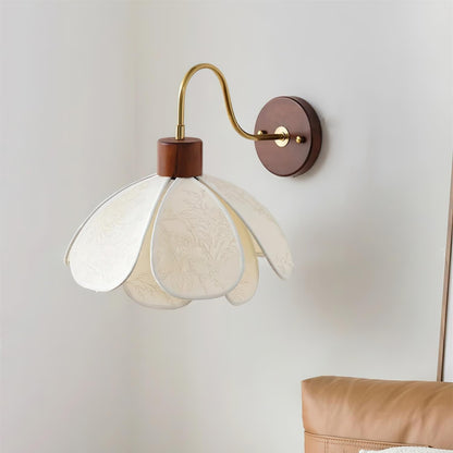 Wandlamp Bohemian met Bloembladkap en Messing Arm