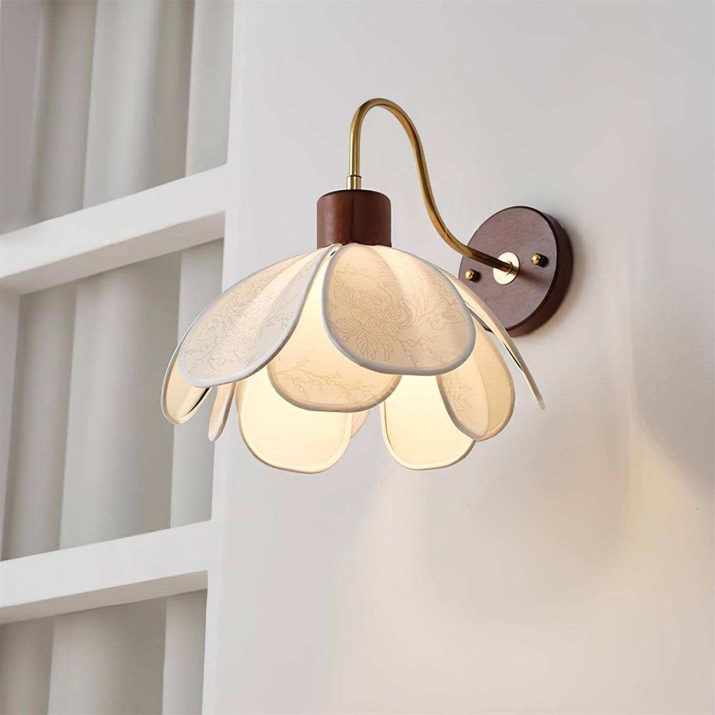 Wandlamp Bohemian met Bloembladkap en Messing Arm