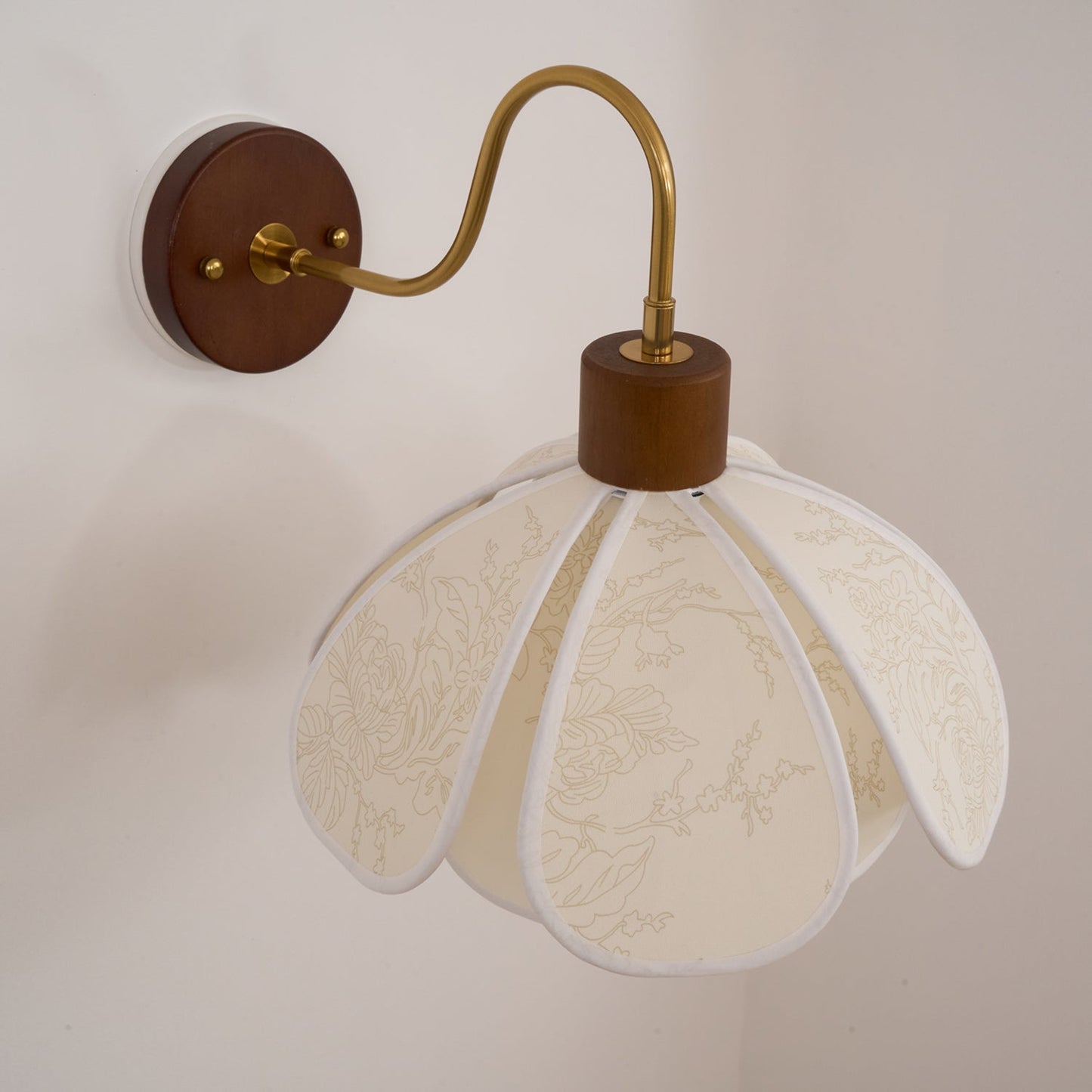 Wandlamp Bohemian met Bloembladkap en Messing Arm