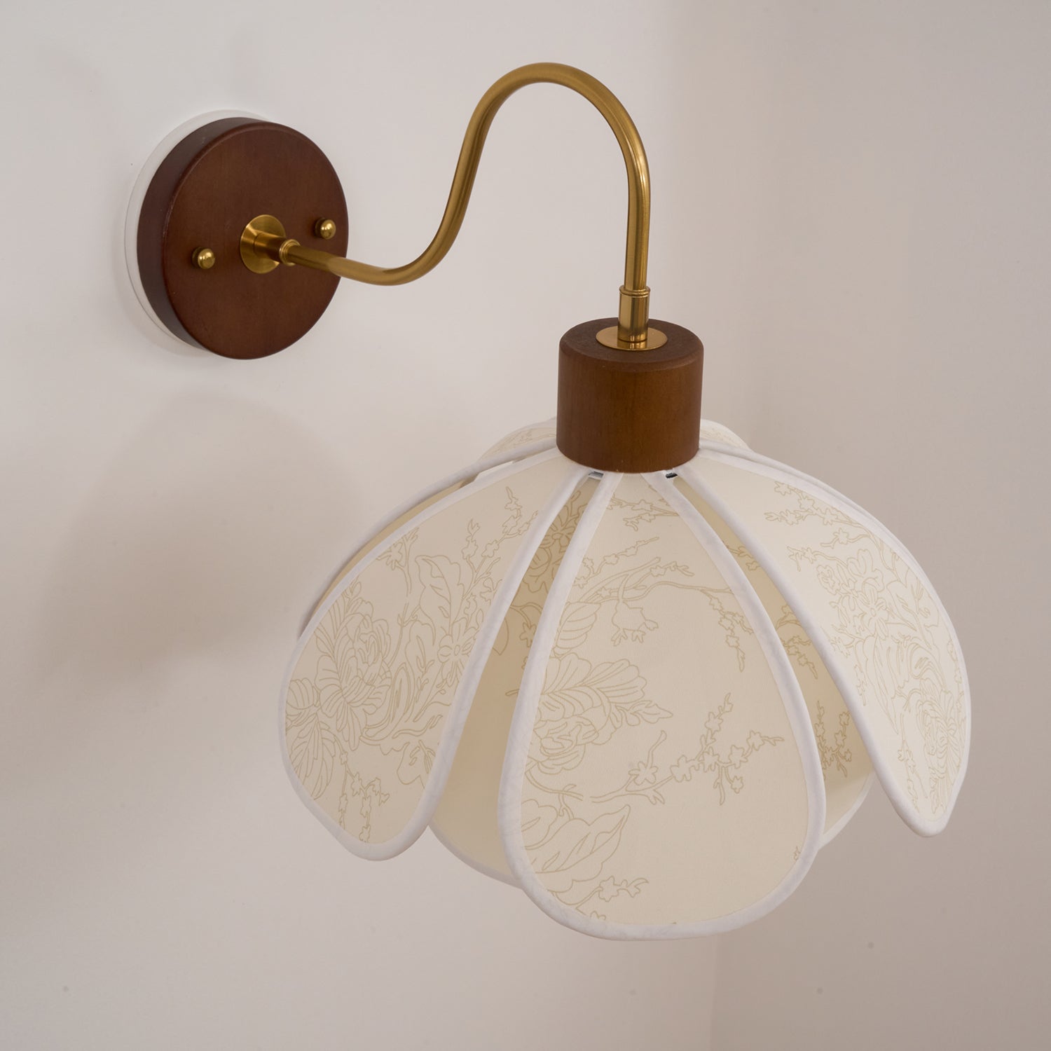 Wandlamp Bohemian met Bloembladkap en Messing Arm