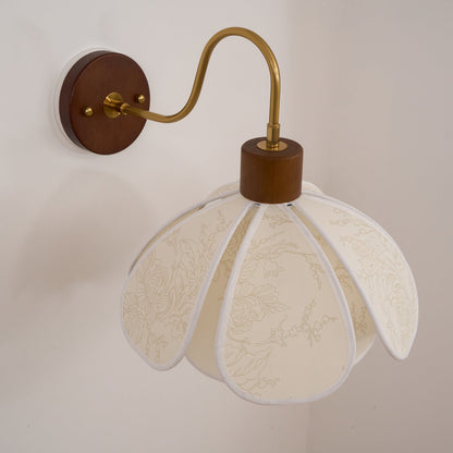 Wandlamp Bohemian met Bloembladkap en Messing Arm