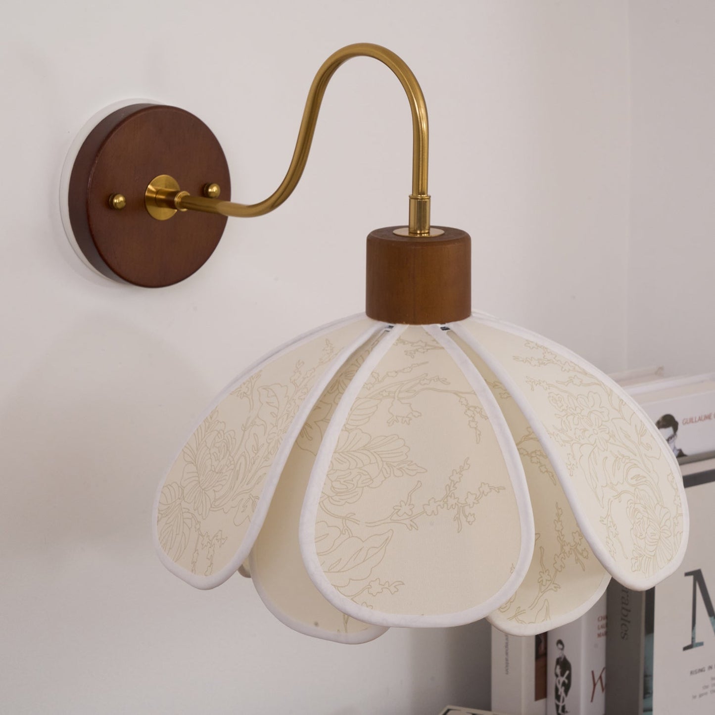 Wandlamp Bohemian met Bloembladkap en Messing Arm