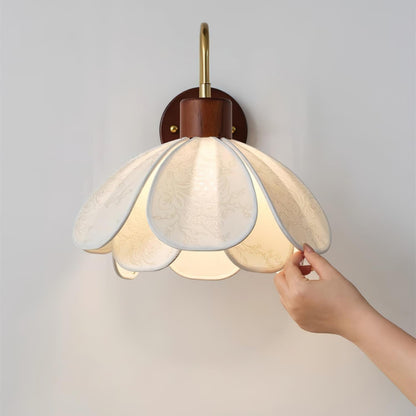 Wandlamp Bohemian met Bloembladkap en Messing Arm