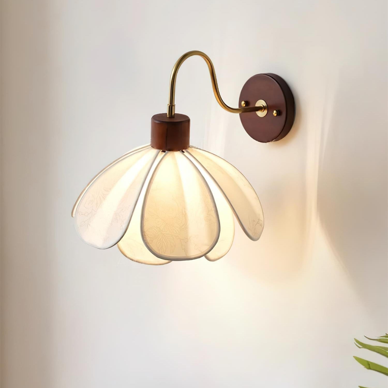 Wandlamp Bohemian met Bloembladkap en Messing Arm