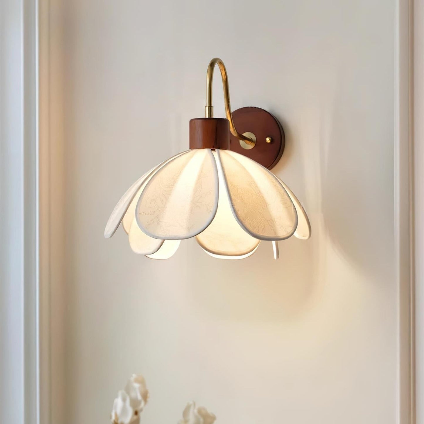 Wandlamp Bohemian met Bloembladkap en Messing Arm