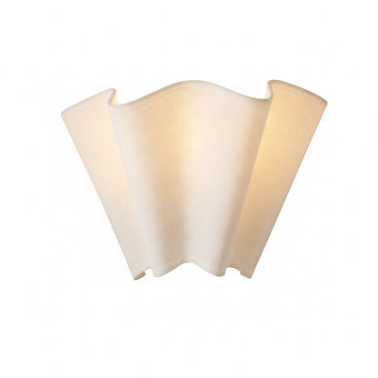 Wandlamp Bohemian met Golvende Linnen Kap en Bloemenvorm