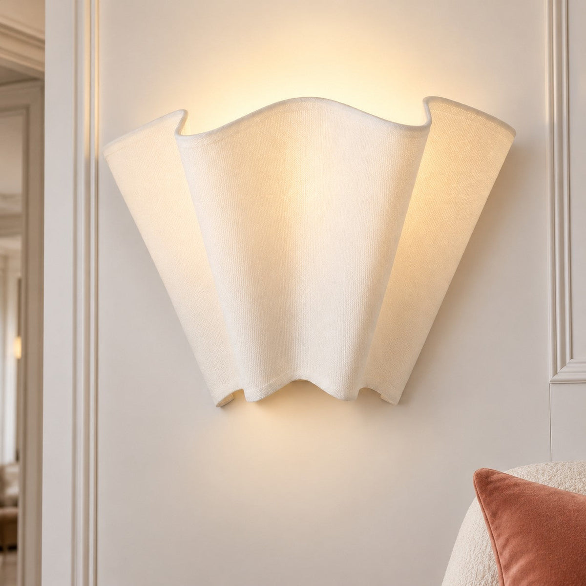 Wandlamp Bohemian met Golvende Linnen Kap en Bloemenvorm
