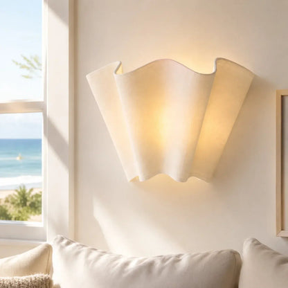 Wandlamp Bohemian met Golvende Linnen Kap en Bloemenvorm
