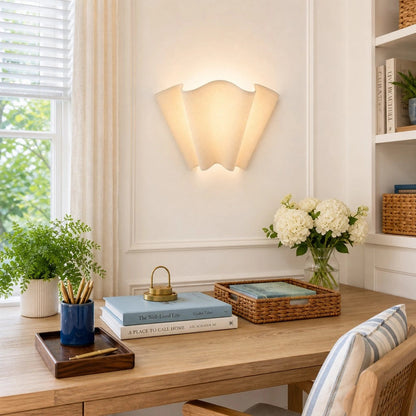Wandlamp Bohemian met Golvende Linnen Kap en Bloemenvorm