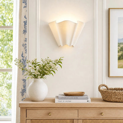 Wandlamp Bohemian met Golvende Linnen Kap en Bloemenvorm