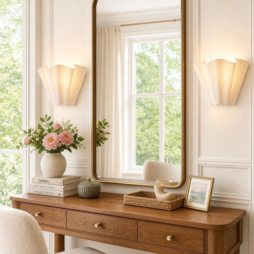 Wandlamp Bohemian met Golvende Linnen Kap en Bloemenvorm
