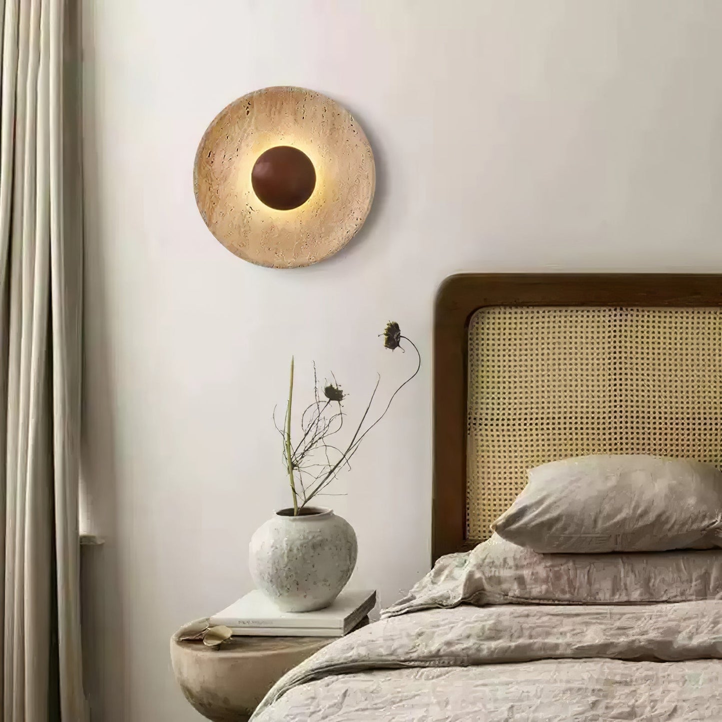 Wandlamp Bohemian met Ronde Steen Kap en Houten Bol