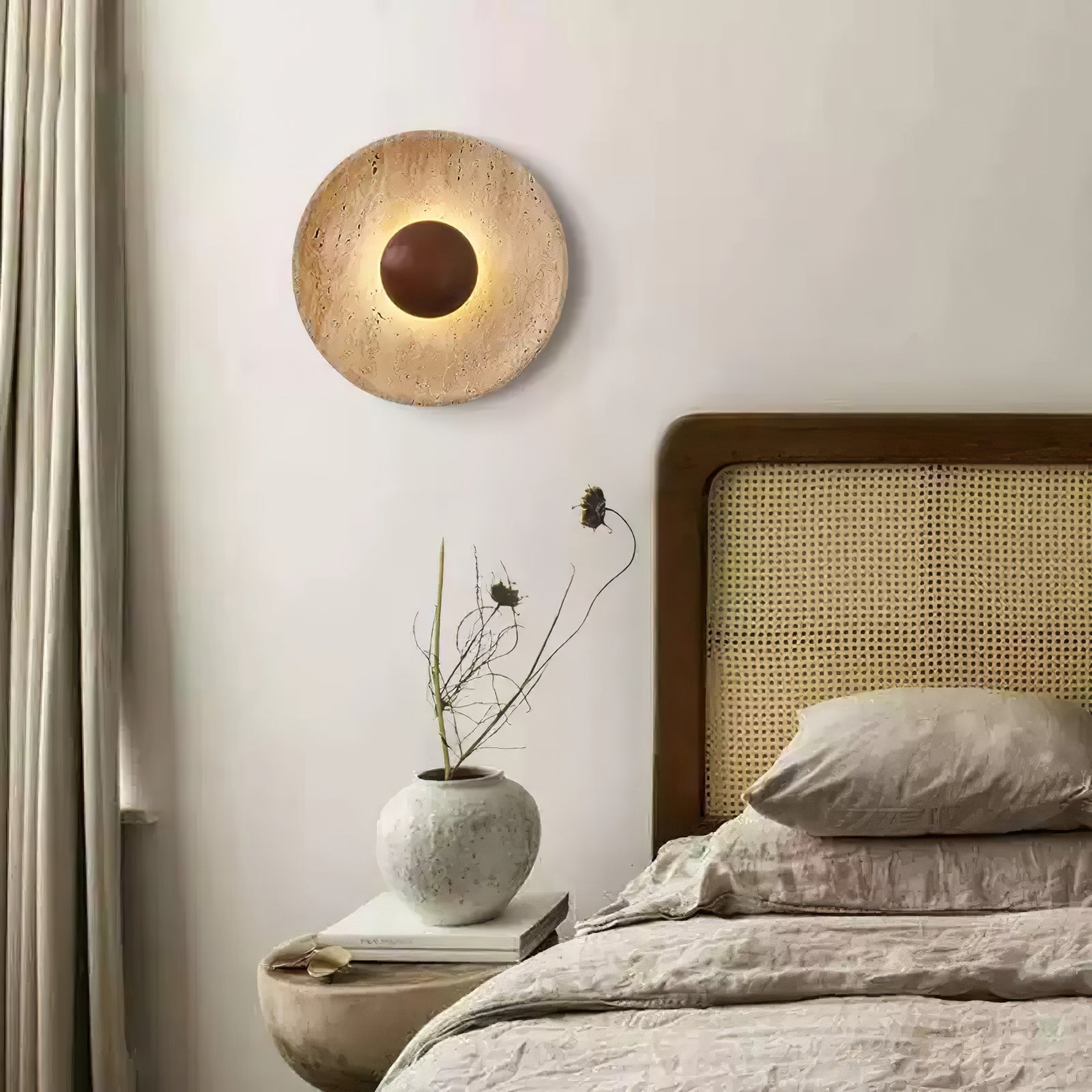 Wandlamp Bohemian met Ronde Steen Kap en Houten Bol