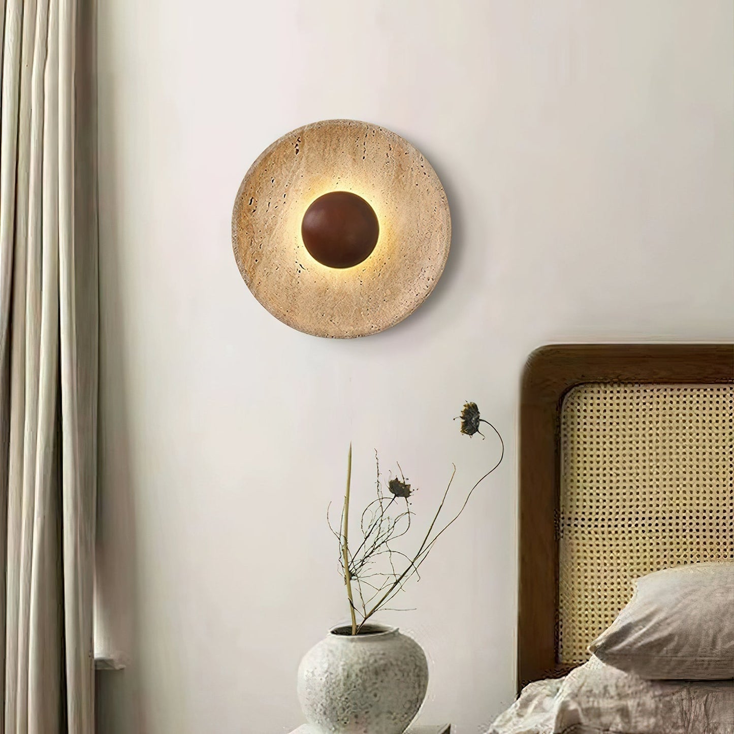 Wandlamp Bohemian met Ronde Steen Kap en Houten Bol