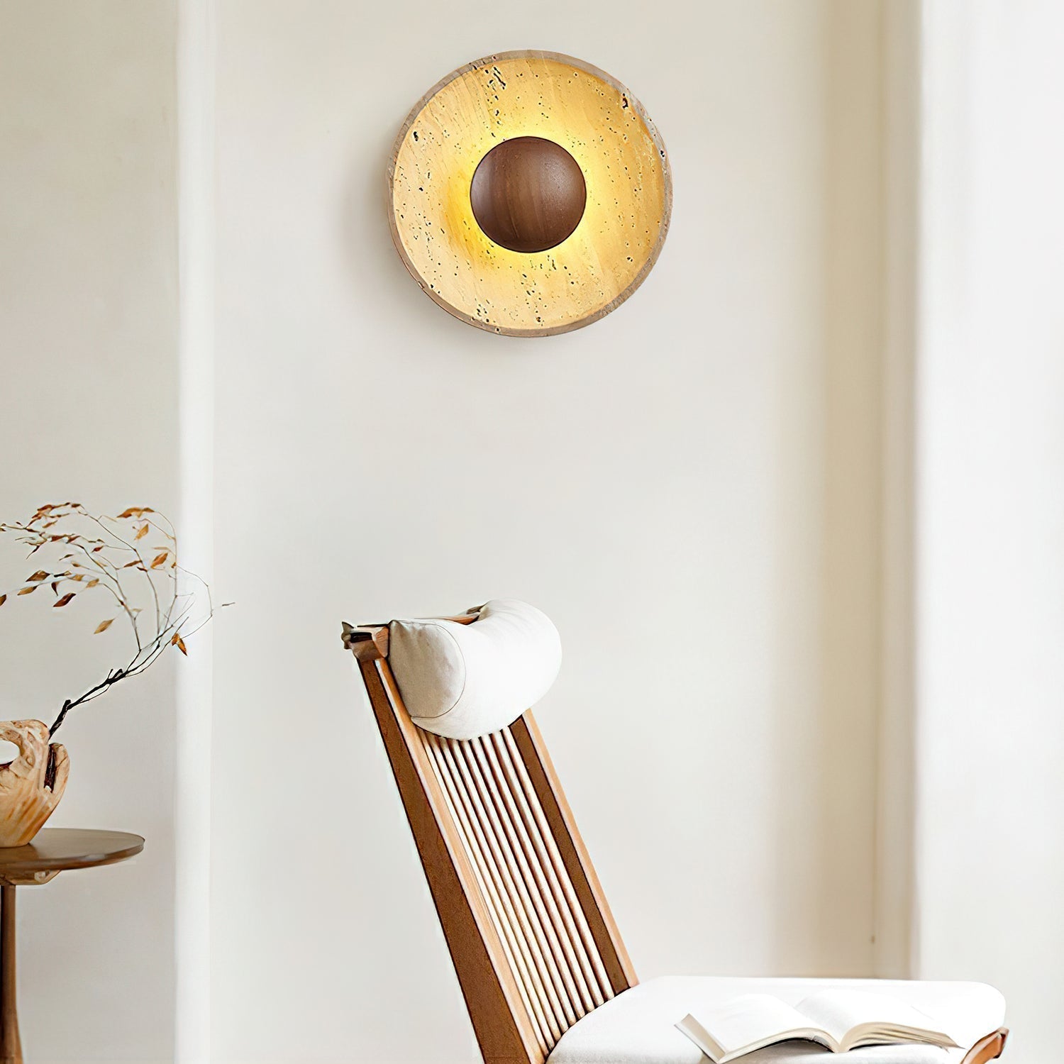Wandlamp Bohemian met Ronde Steen Kap en Houten Bol