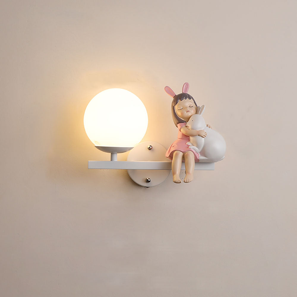 Wandlamp Kinderkamer Bohemian met Glazen Bol en Meisjesfiguur