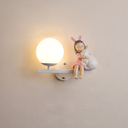 Wandlamp Kinderkamer Bohemian met Glazen Bol en Meisjesfiguur