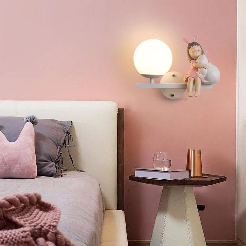 Wandlamp Kinderkamer Bohemian met Glazen Bol en Meisjesfiguur