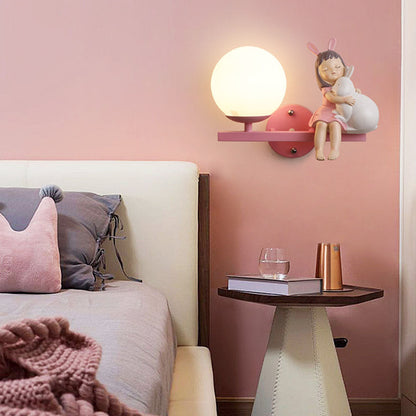 Wandlamp Kinderkamer Bohemian met Glazen Bol en Meisjesfiguur