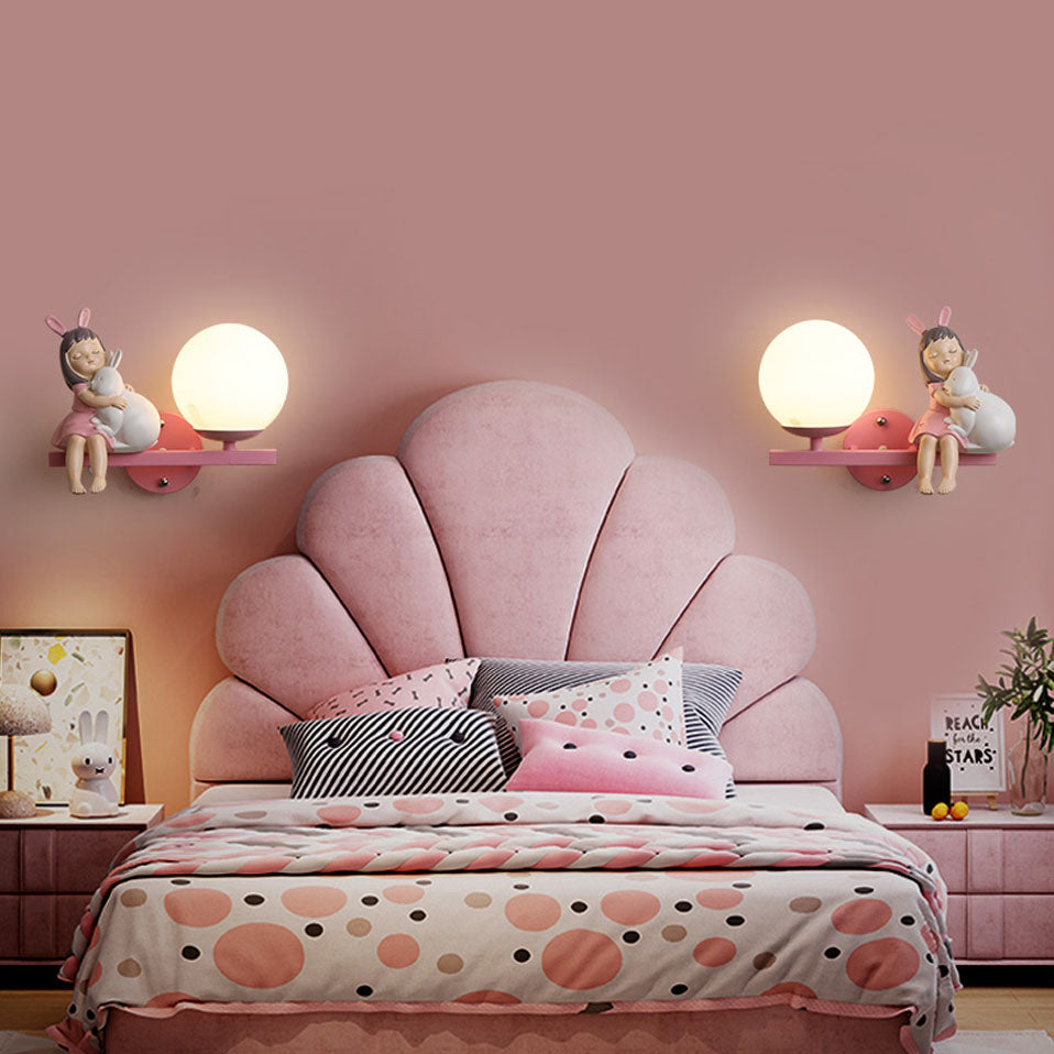 Wandlamp Kinderkamer Bohemian met Glazen Bol en Meisjesfiguur