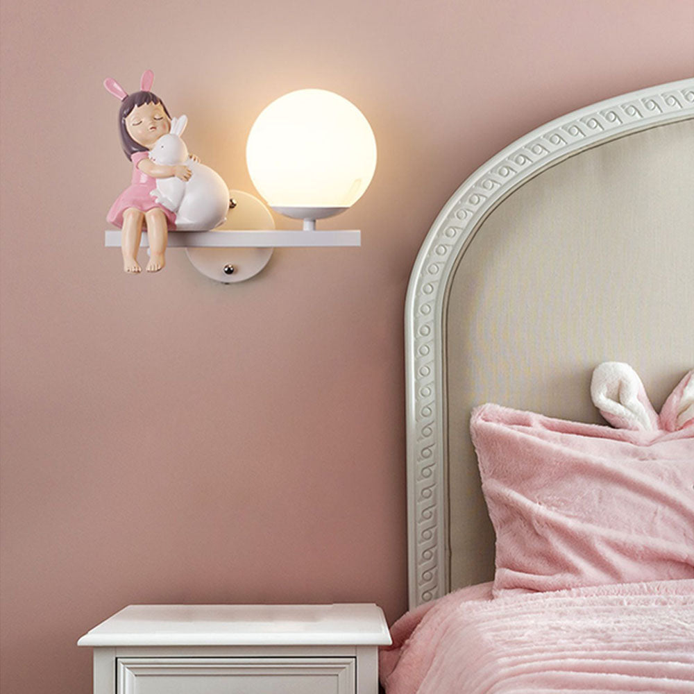 Wandlamp Kinderkamer Bohemian met Glazen Bol en Meisjesfiguur