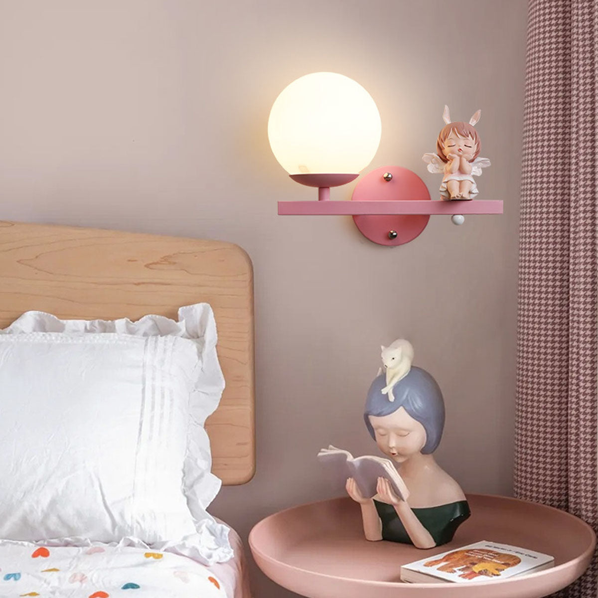 Wandlamp Kinderkamer Bohemian met Glazen Bol en Meisjesfiguur