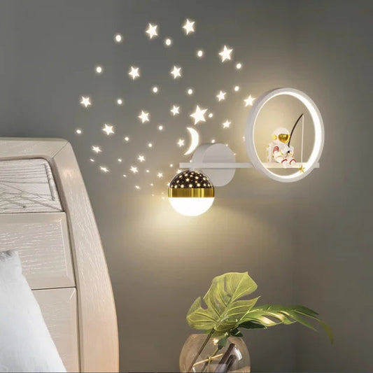 Wandlamp Kinderkamer met Sterrenprojector en Astronaut Decoratie