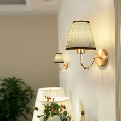 Wandlamp Klassiek met Stoffen Kap en Gouden Arm