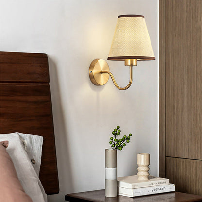 Wandlamp Klassiek met Stoffen Kap en Gouden Arm