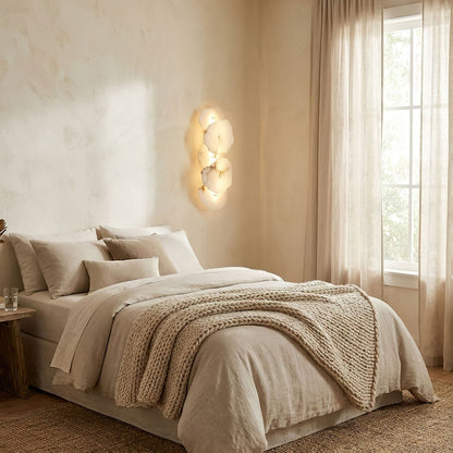 Wandlamp Minimalistisch met Alabasten Kappen en Gouden Bevestiging