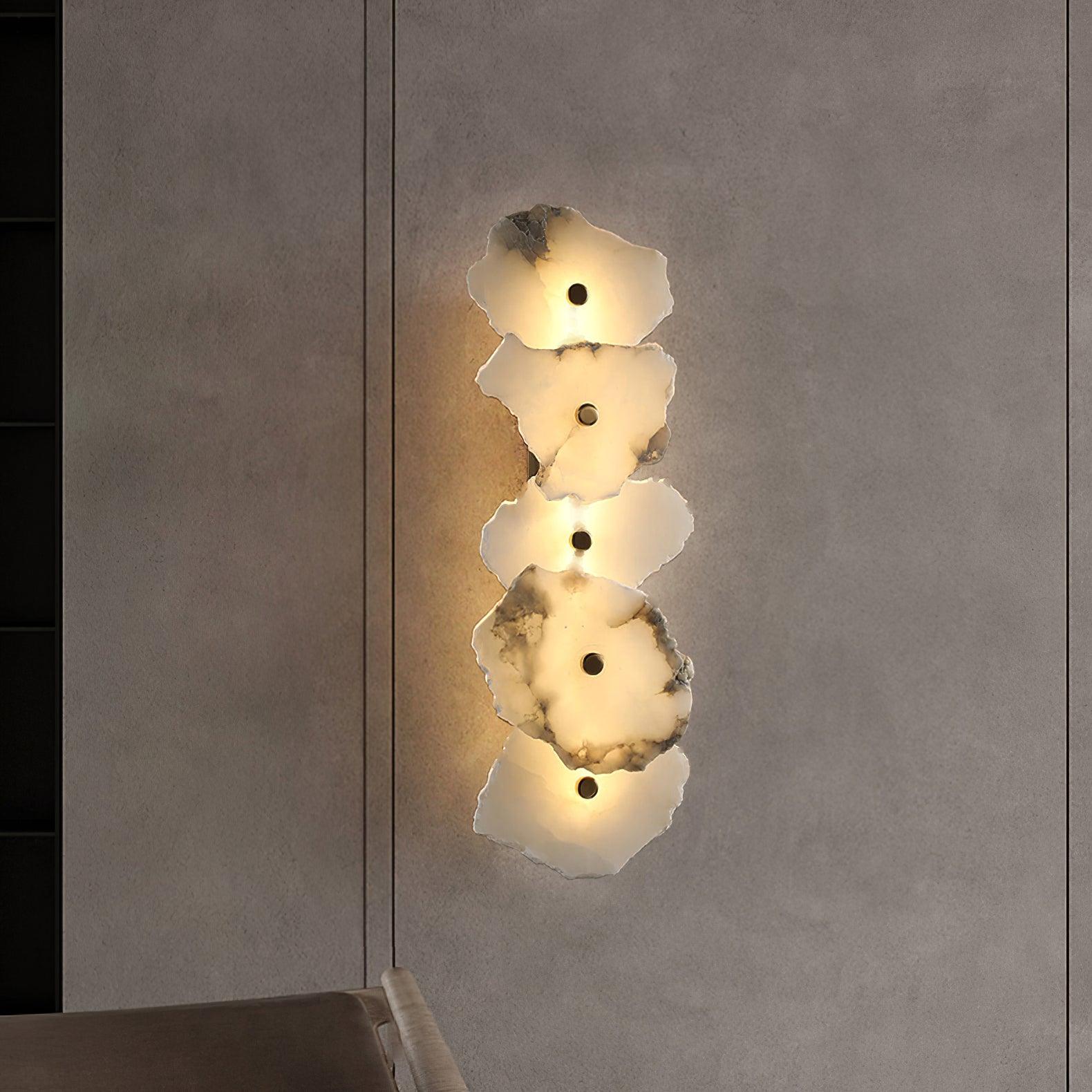 Wandlamp Minimalistisch met Alabasten Kappen en Gouden Bevestiging