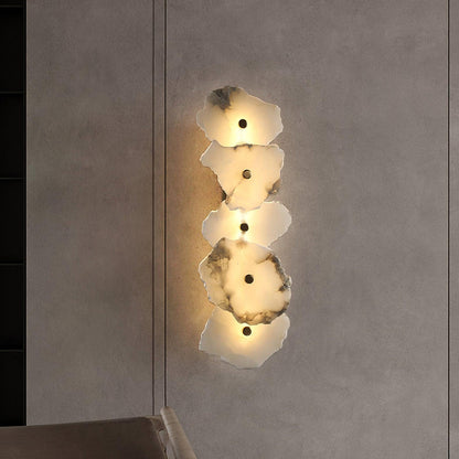 Wandlamp Minimalistisch met Alabasten Kappen en Gouden Bevestiging
