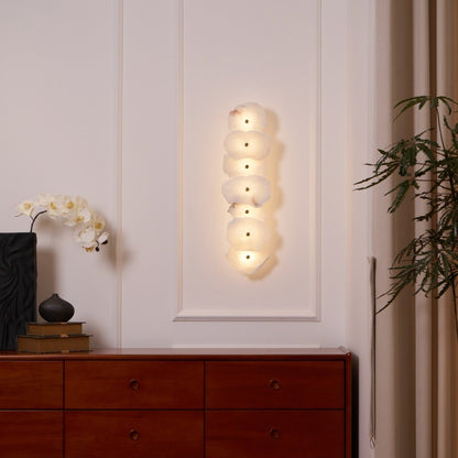 Wandlamp Minimalistisch met Alabasten Kappen en Gouden Bevestiging