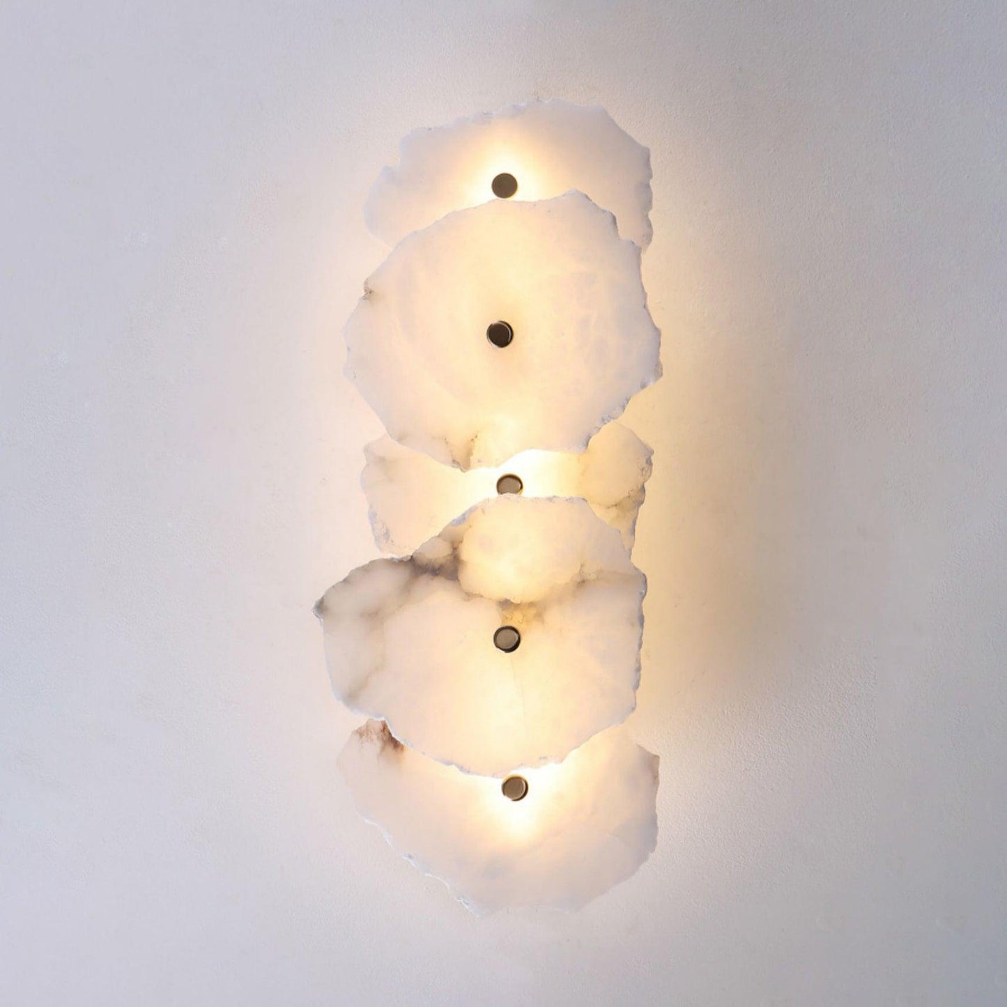 Wandlamp Minimalistisch met Alabasten Kappen en Gouden Bevestiging