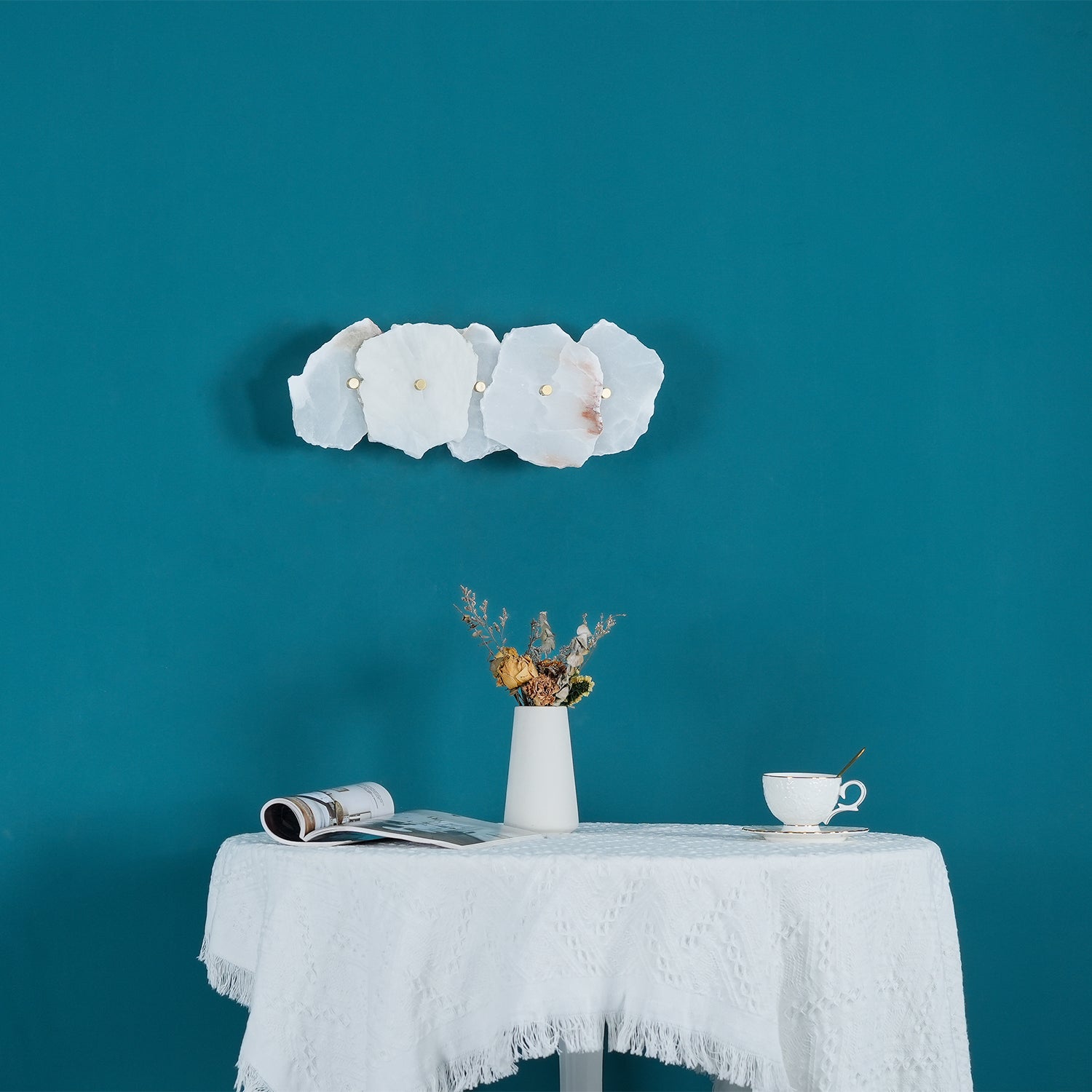 Wandlamp Minimalistisch met Alabasten Kappen en Gouden Bevestiging