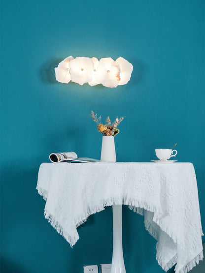 Wandlamp Minimalistisch met Alabasten Kappen en Gouden Bevestiging