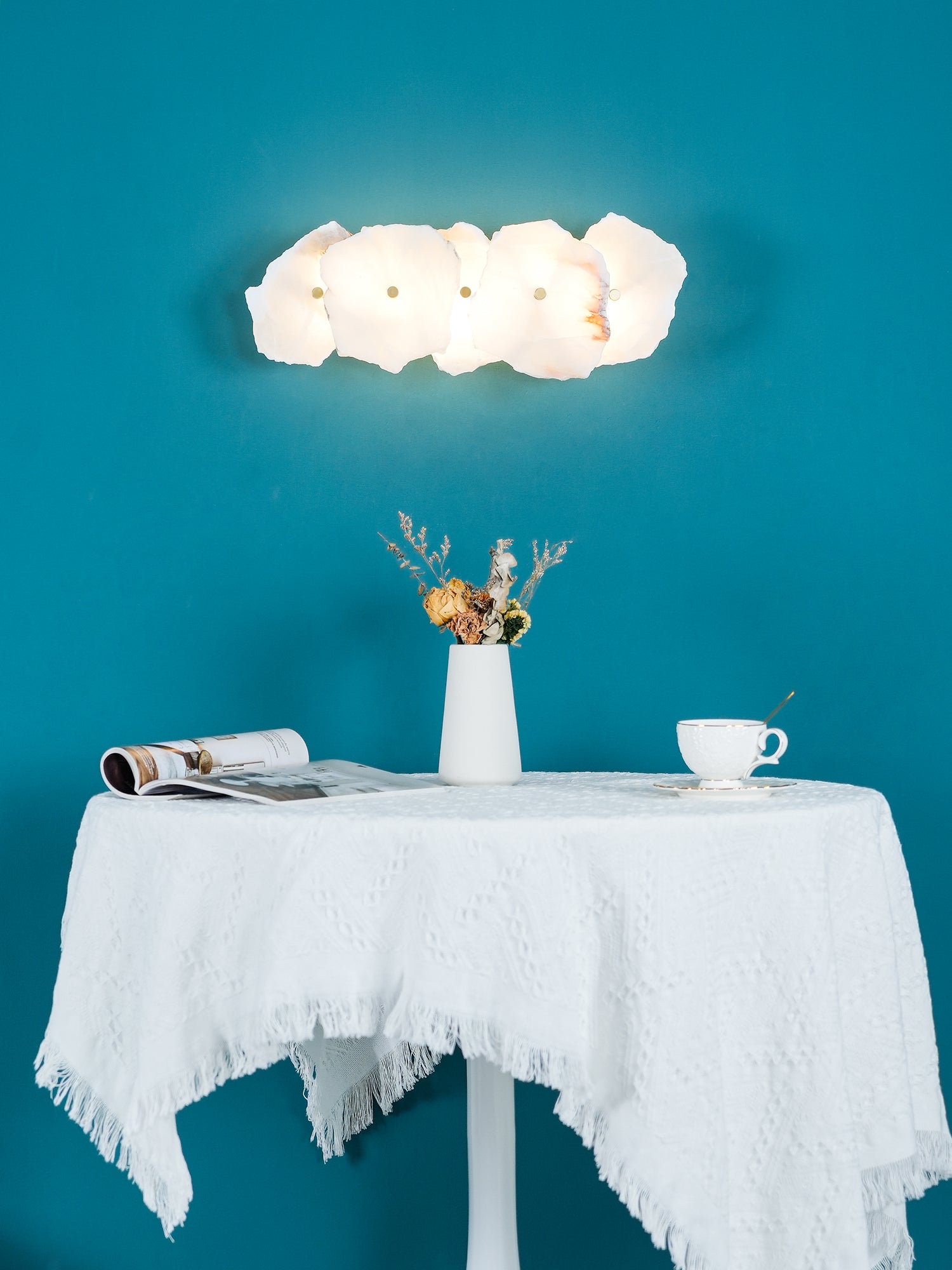 Wandlamp Minimalistisch met Alabasten Kappen en Gouden Bevestiging