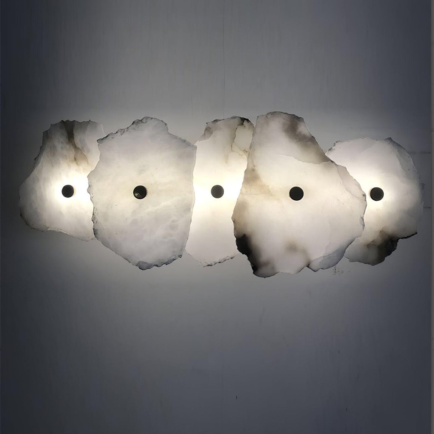 Wandlamp Minimalistisch met Alabasten Kappen en Gouden Bevestiging