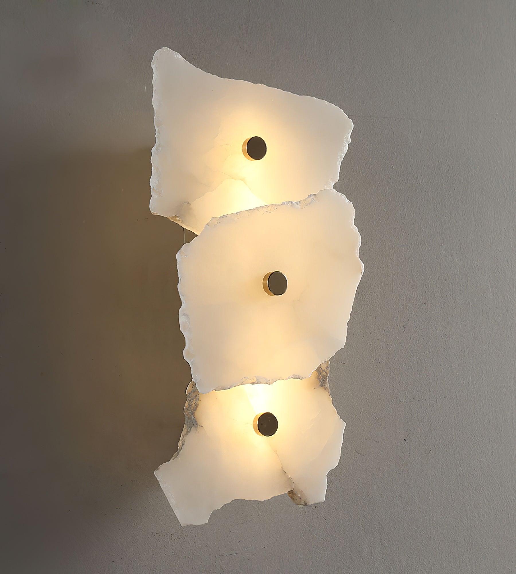 Wandlamp Minimalistisch met Alabasten Kappen en Gouden Bevestiging