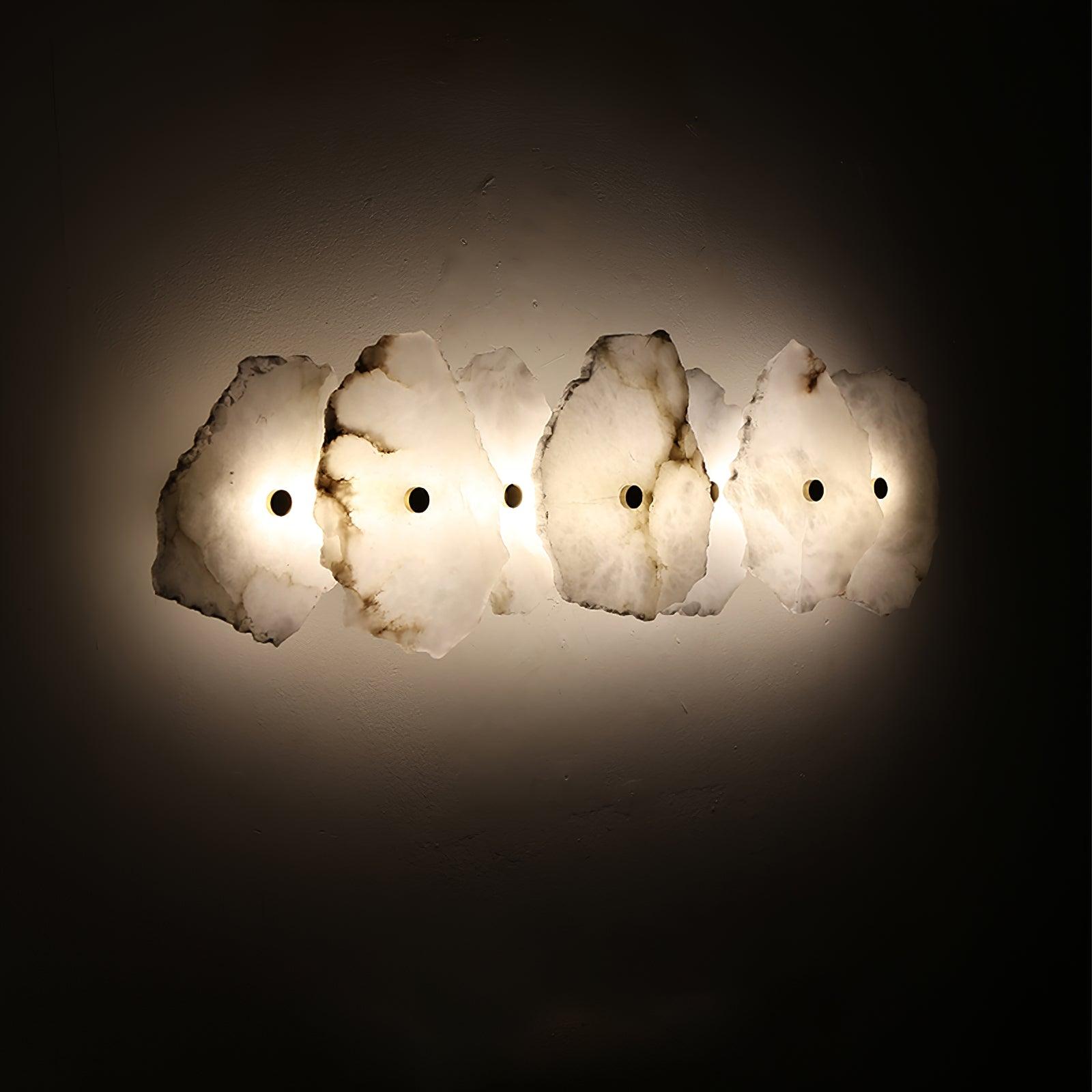 Wandlamp Minimalistisch met Alabasten Kappen en Gouden Bevestiging
