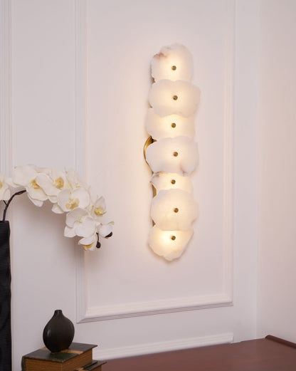 Wandlamp Minimalistisch met Alabasten Kappen en Gouden Bevestiging