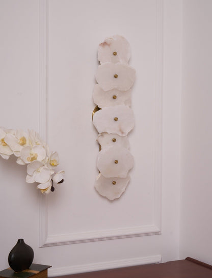Wandlamp Minimalistisch met Alabasten Kappen en Gouden Bevestiging